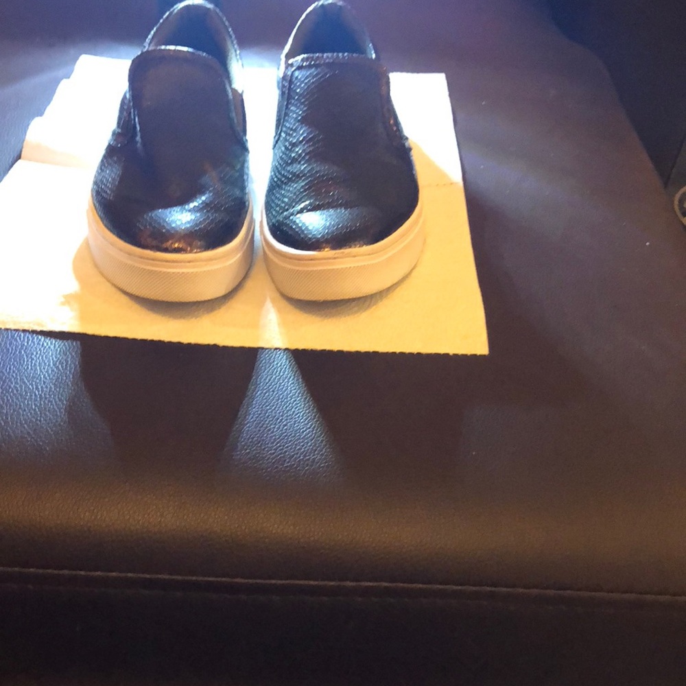 Sneakers - Picture 5 of 7